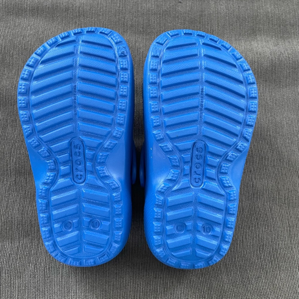 Crocs Classic Lined in blue bolt toddler size 10 NWT